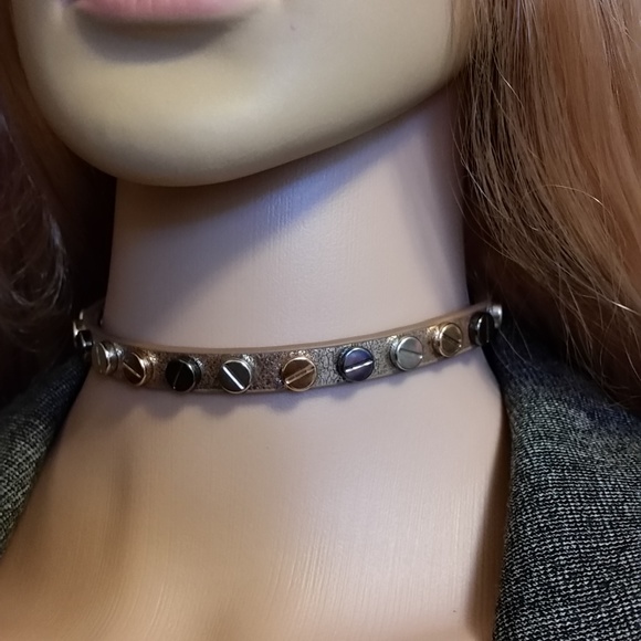 Choker - Picture 4 of 7